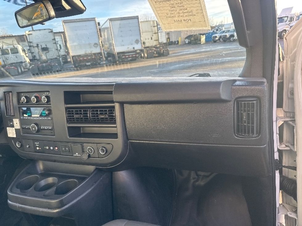 Light Duty Box Truck-Light and Medium Duty Trucks-GMC-2021-Savana G33903-Akron-OH-89,264\n\t\tmiles-$ 31,250 - Image 19