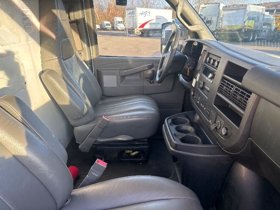 Light Duty Box Truck-Light and Medium Duty Trucks-GMC-2021-Savana G33903-Akron-OH-89,264\n\t\tmiles-$ 31,250 - Image 20