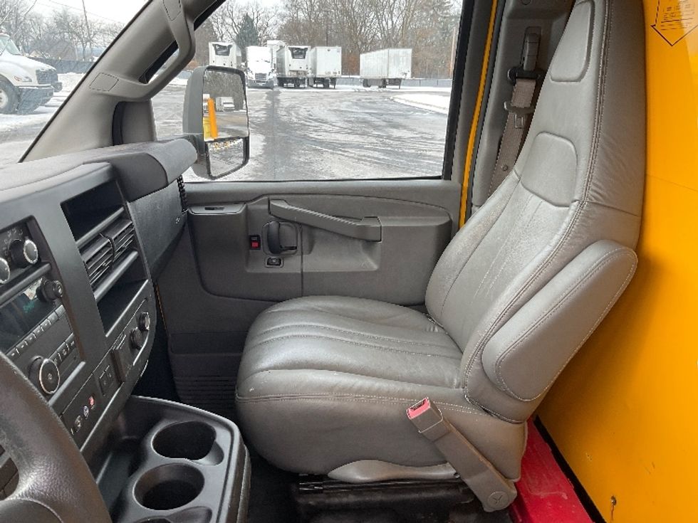 Light Duty Box Truck-Light and Medium Duty Trucks-GMC-2021-Savana G33903-Akron-OH-89,269\n\t\tmiles-$ 28,250 - Image 19