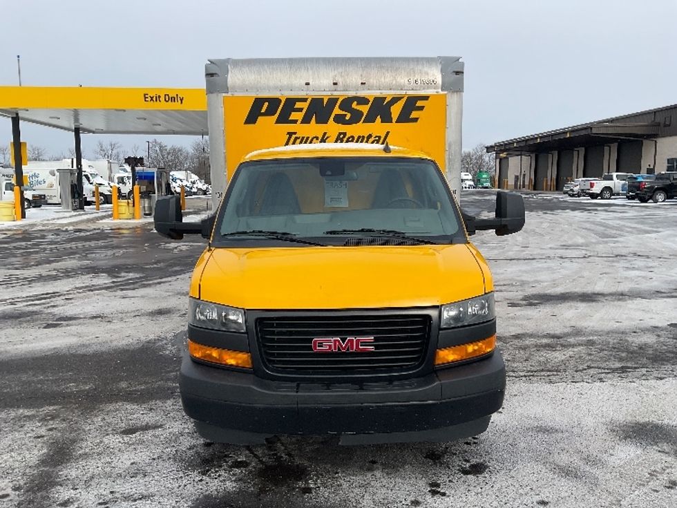 Light Duty Box Truck-Light and Medium Duty Trucks-GMC-2021-Savana G33903-Akron-OH-89,269\n\t\tmiles-$ 28,250 - Image 2