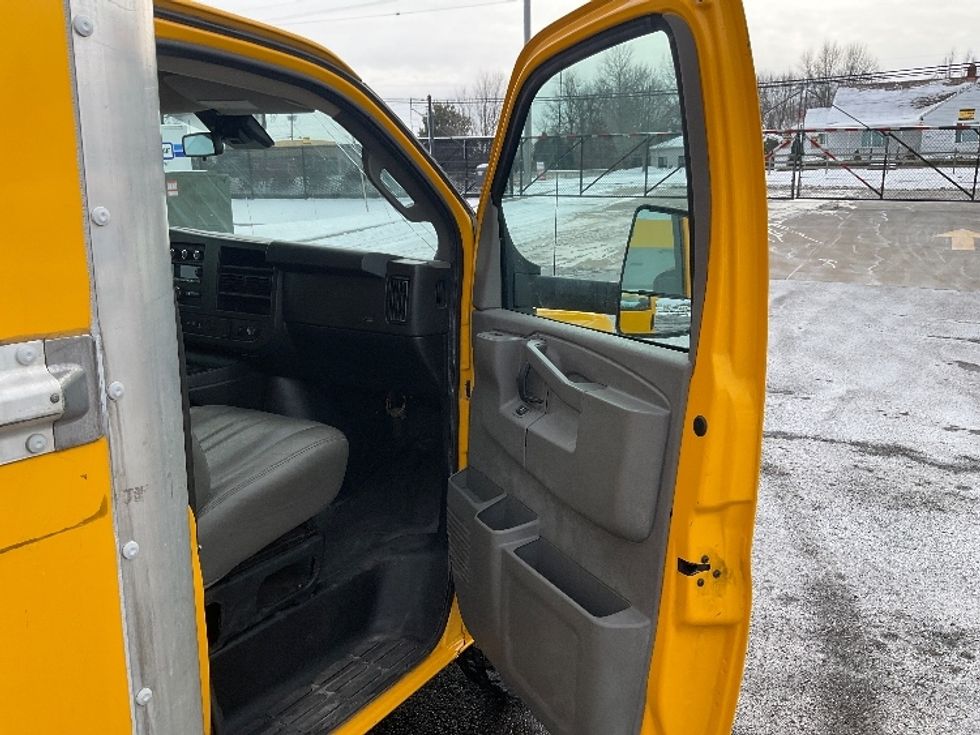 Light Duty Box Truck-Light and Medium Duty Trucks-GMC-2021-Savana G33903-Akron-OH-89,269\n\t\tmiles-$ 28,250 - Image 20