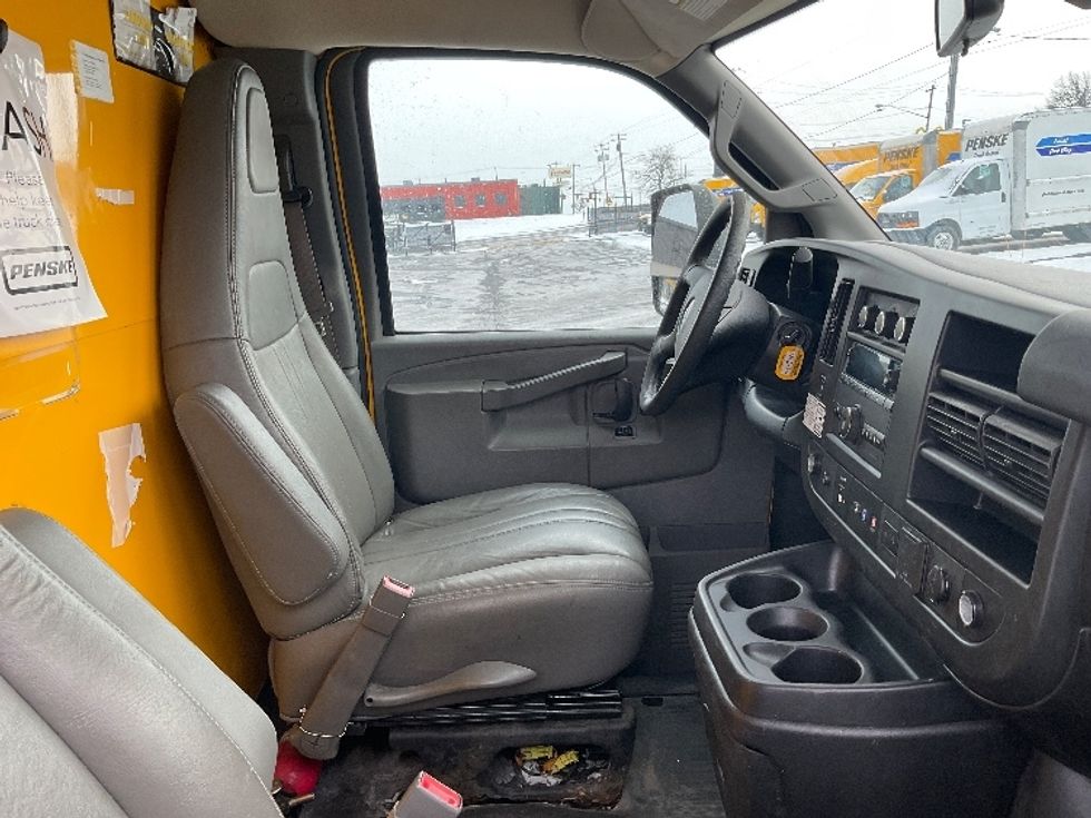 Light Duty Box Truck-Light and Medium Duty Trucks-GMC-2021-Savana G33903-Akron-OH-89,269\n\t\tmiles-$ 28,250 - Image 22