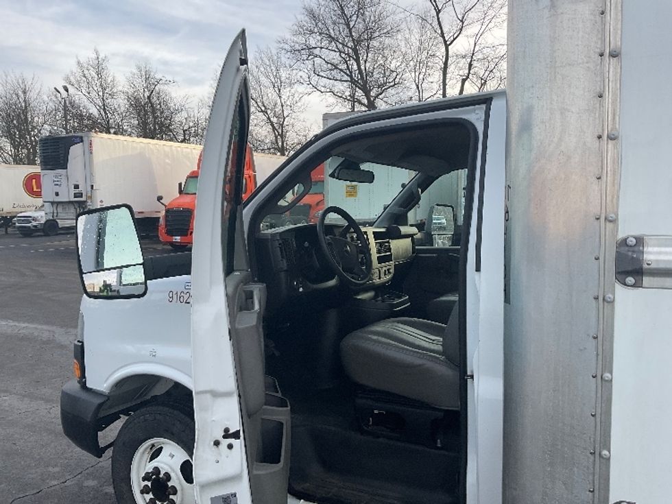 Light Duty Box Truck-Light and Medium Duty Trucks-GMC-2021-Savana G33903-Akron-OH-92,555\n\t\tmiles-$ 28,250 - Image 16