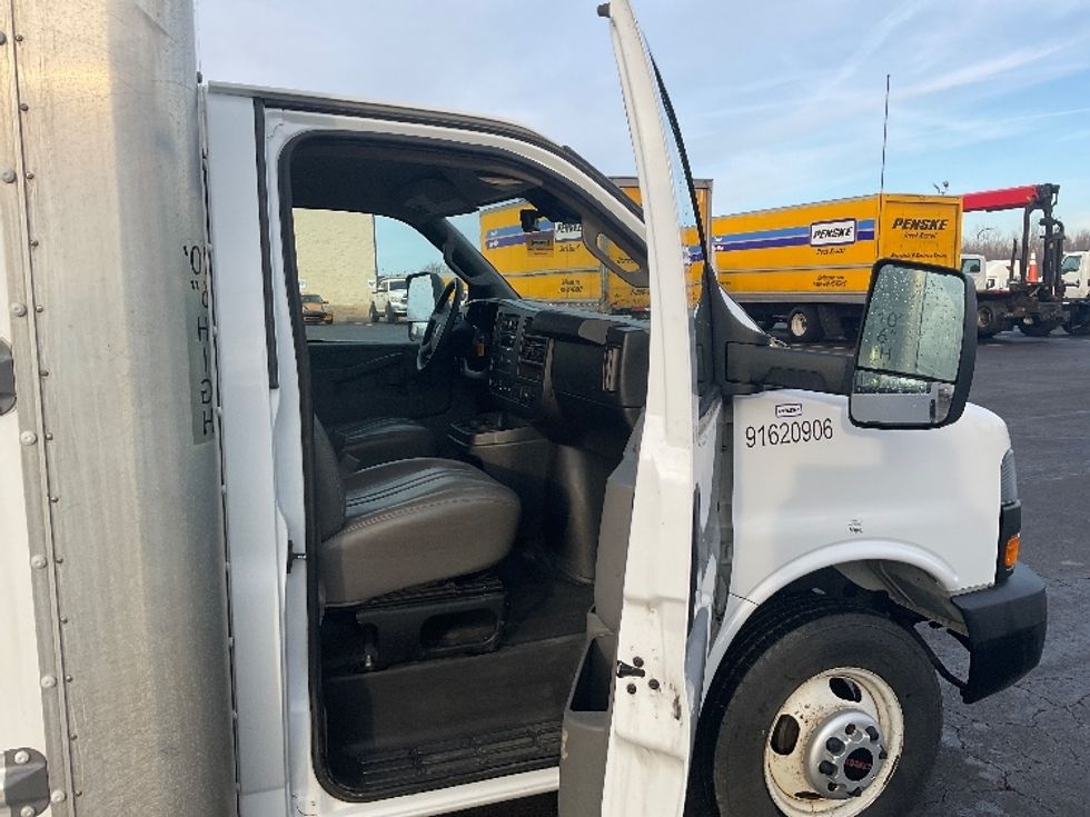 Light Duty Box Truck-Light and Medium Duty Trucks-GMC-2021-Savana G33903-Akron-OH-92,555\n\t\tmiles-$ 28,250 - Image 20