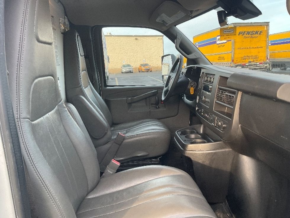 Light Duty Box Truck-Light and Medium Duty Trucks-GMC-2021-Savana G33903-Akron-OH-92,555\n\t\tmiles-$ 28,250 - Image 22