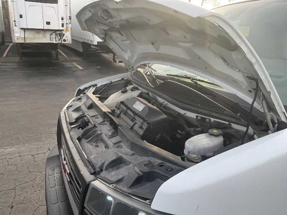 Light Duty Box Truck-Light and Medium Duty Trucks-GMC-2021-Savana G33903-Akron-OH-92,555\n\t\tmiles-$ 28,250 - Image 24