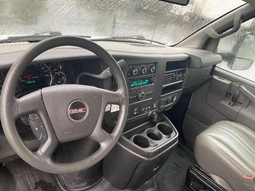 Light Duty Box Truck-Light and Medium Duty Trucks-GMC-2021-Savana G33903-Akron-OH-98,256\n\t\tmiles-$ 28,500 - Image 17