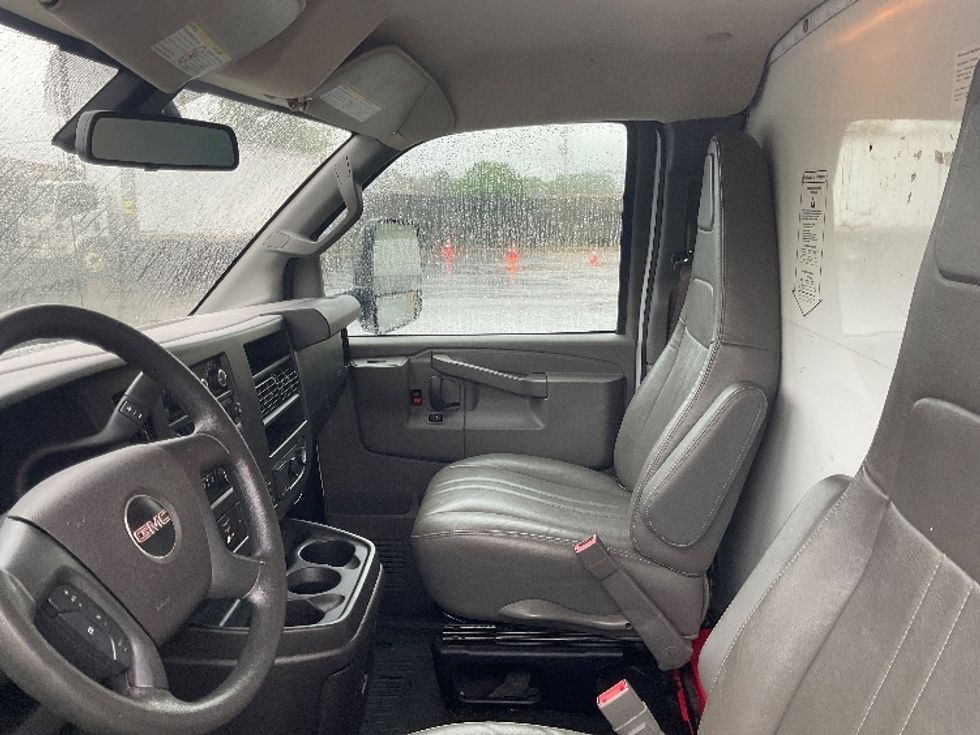 Light Duty Box Truck-Light and Medium Duty Trucks-GMC-2021-Savana G33903-Akron-OH-98,256\n\t\tmiles-$ 28,500 - Image 19