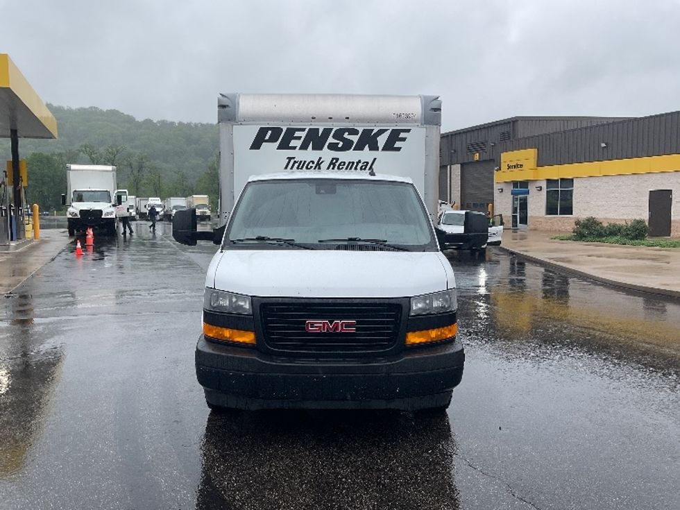Light Duty Box Truck-Light and Medium Duty Trucks-GMC-2021-Savana G33903-Akron-OH-98,256\n\t\tmiles-$ 28,500 - Image 2