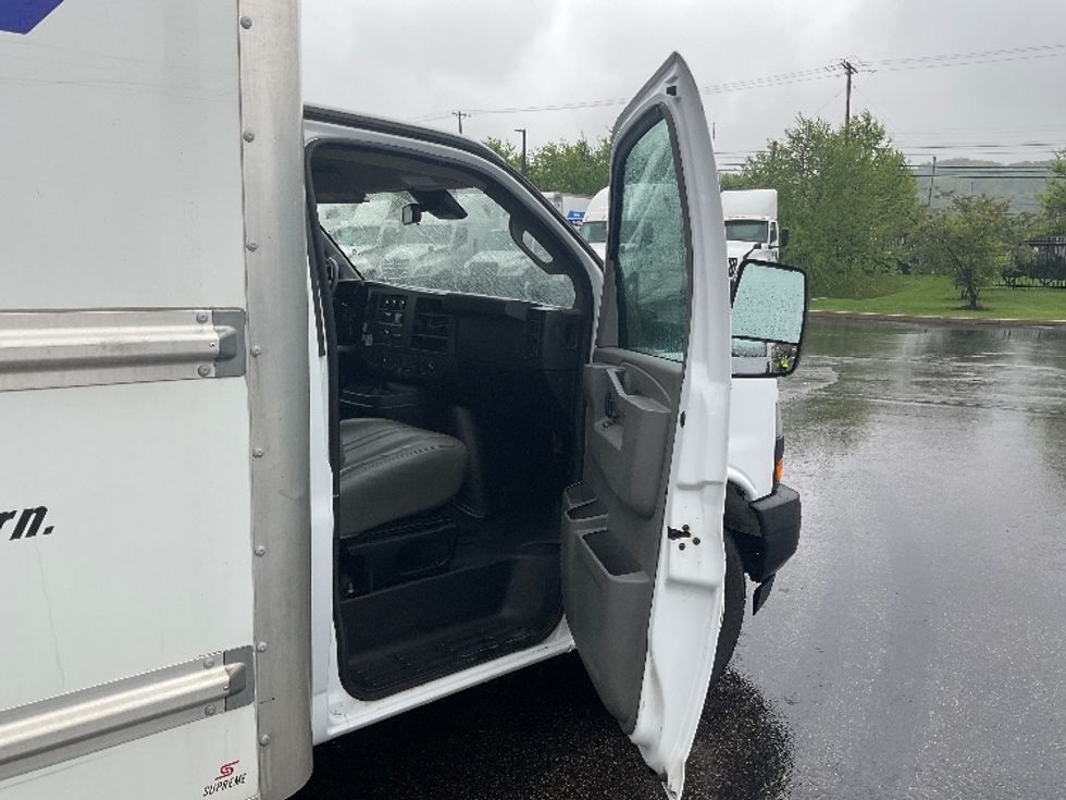 Light Duty Box Truck-Light and Medium Duty Trucks-GMC-2021-Savana G33903-Akron-OH-98,256\n\t\tmiles-$ 28,500 - Image 20