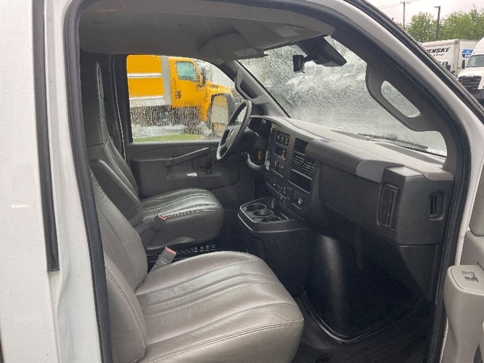 Light Duty Box Truck-Light and Medium Duty Trucks-GMC-2021-Savana G33903-Akron-OH-98,256\n\t\tmiles-$ 28,500 - Image 22