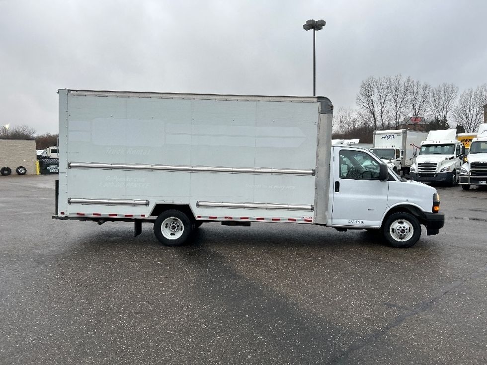 Light Duty Box Truck-Light and Medium Duty Trucks-GMC-2021-Savana G33903-Akron-OH-99,610\n\t\tmiles-$ 30,000 - Image 15