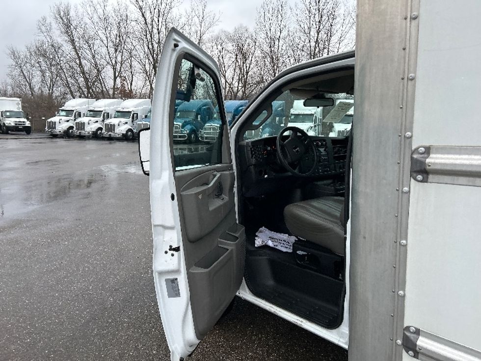 Light Duty Box Truck-Light and Medium Duty Trucks-GMC-2021-Savana G33903-Akron-OH-99,610\n\t\tmiles-$ 30,000 - Image 16