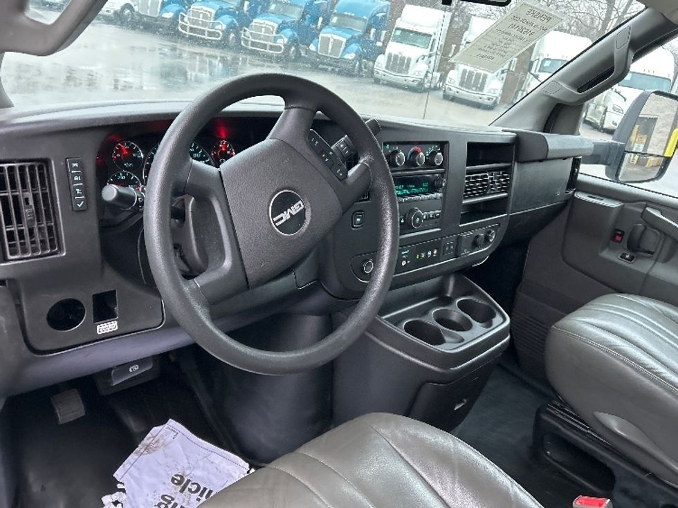 Light Duty Box Truck-Light and Medium Duty Trucks-GMC-2021-Savana G33903-Akron-OH-99,610\n\t\tmiles-$ 30,000 - Image 17