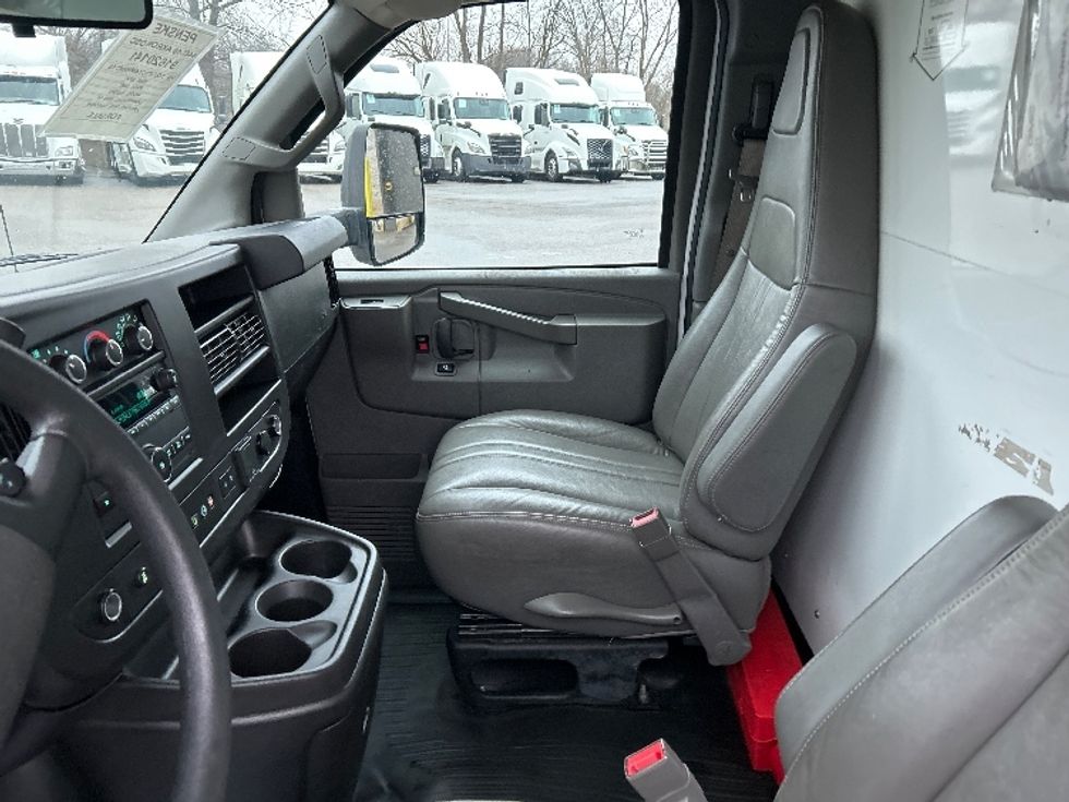 Light Duty Box Truck-Light and Medium Duty Trucks-GMC-2021-Savana G33903-Akron-OH-99,610\n\t\tmiles-$ 30,000 - Image 19
