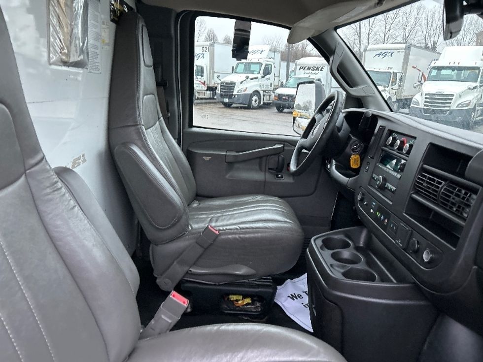 Light Duty Box Truck-Light and Medium Duty Trucks-GMC-2021-Savana G33903-Akron-OH-99,610\n\t\tmiles-$ 30,000 - Image 22