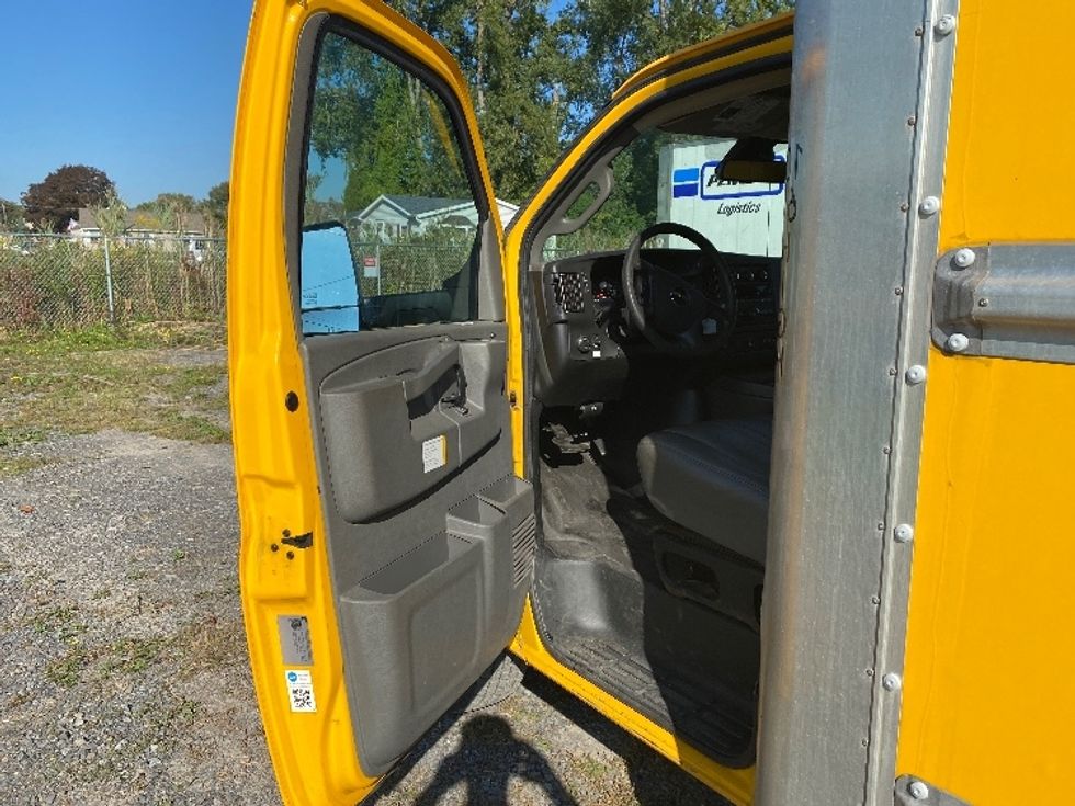 Light Duty Box Truck-Light and Medium Duty Trucks-GMC-2021-Savana G33903-Albany-NY-80,114\n\t\tmiles-$ 26,750 - Image 15