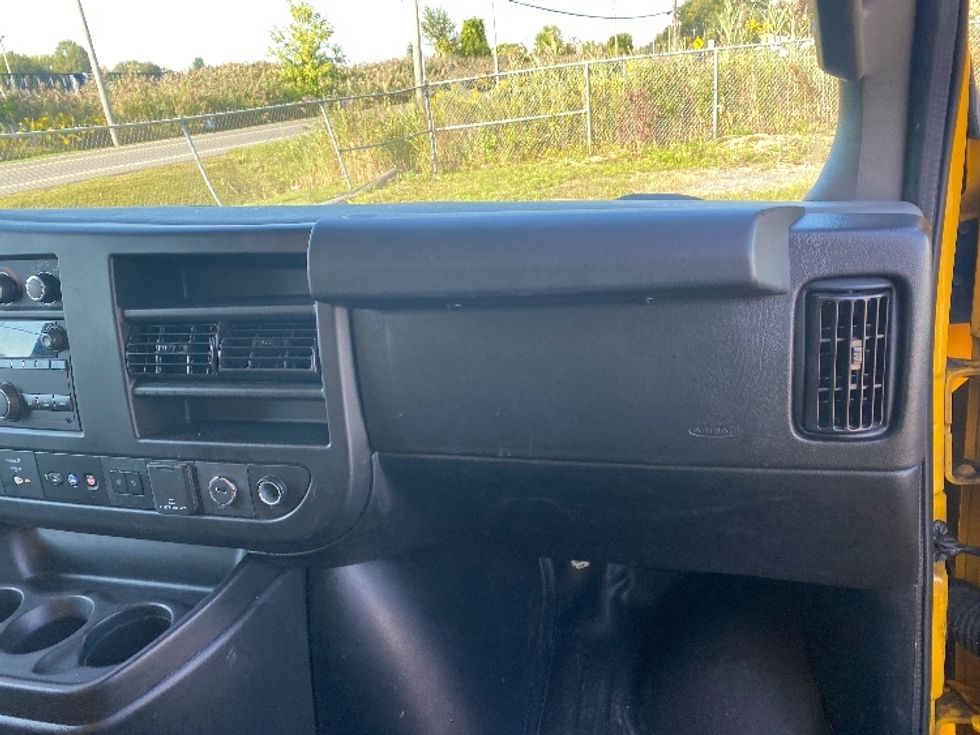 Light Duty Box Truck-Light and Medium Duty Trucks-GMC-2021-Savana G33903-Albany-NY-80,114\n\t\tmiles-$ 26,750 - Image 21