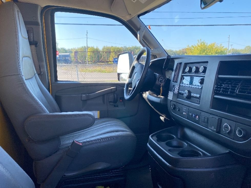 Light Duty Box Truck-Light and Medium Duty Trucks-GMC-2021-Savana G33903-Albany-NY-80,114\n\t\tmiles-$ 26,750 - Image 22