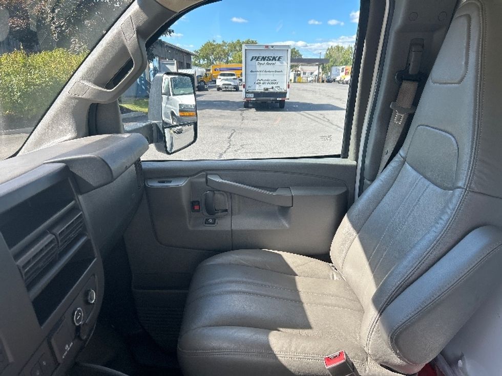 Light Duty Box Truck-Light and Medium Duty Trucks-GMC-2021-Savana G33903-Albany-NY-88,191\n\t\tmiles-$ 29,000 - Image 17