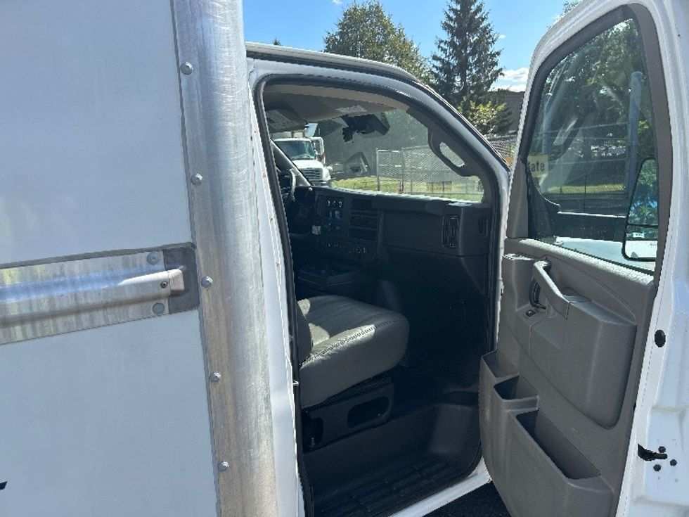 Light Duty Box Truck-Light and Medium Duty Trucks-GMC-2021-Savana G33903-Albany-NY-88,191\n\t\tmiles-$ 29,000 - Image 18