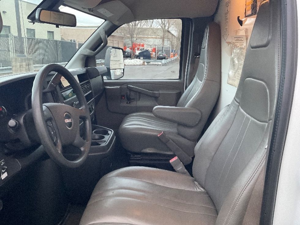 Light Duty Box Truck-Light and Medium Duty Trucks-GMC-2021-Savana G33903-Albany-NY-93,120\n\t\tmiles-$ 28,500 - Image 19