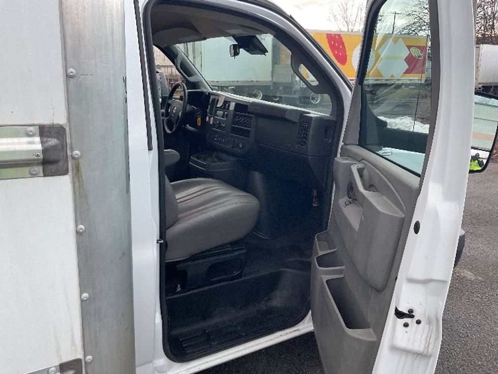 Light Duty Box Truck-Light and Medium Duty Trucks-GMC-2021-Savana G33903-Albany-NY-93,120\n\t\tmiles-$ 28,500 - Image 20