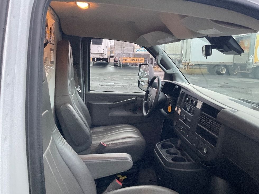 Light Duty Box Truck-Light and Medium Duty Trucks-GMC-2021-Savana G33903-Albany-NY-93,120\n\t\tmiles-$ 28,500 - Image 22