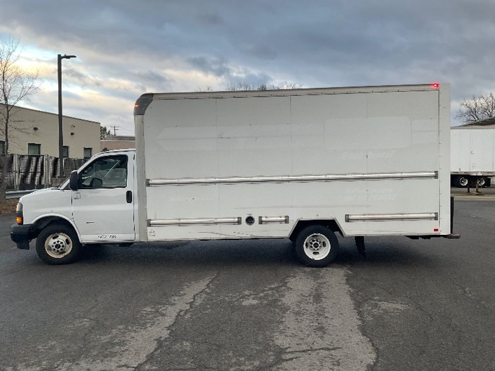 Light Duty Box Truck-Light and Medium Duty Trucks-GMC-2021-Savana G33903-Albany-NY-93,120\n\t\tmiles-$ 28,500 - Image 4