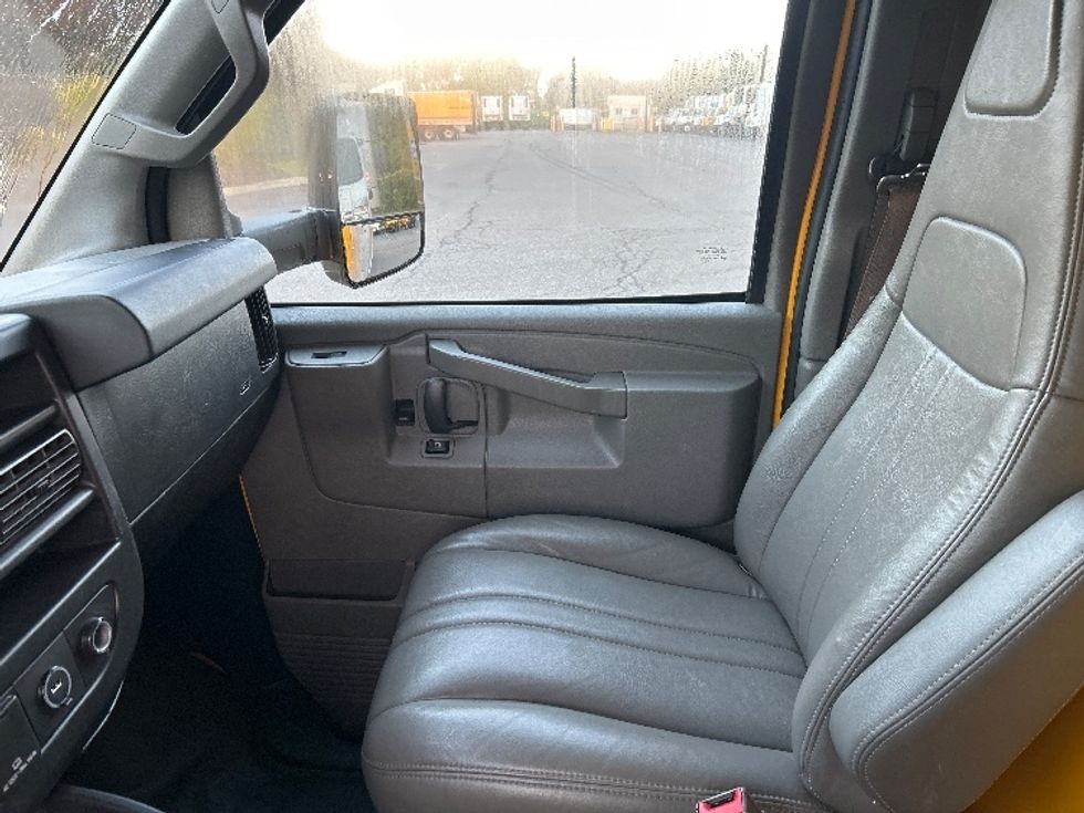 Light Duty Box Truck-Light and Medium Duty Trucks-GMC-2021-Savana G33903-Albany-NY-96,436\n\t\tmiles-$ 25,000 - Image 19
