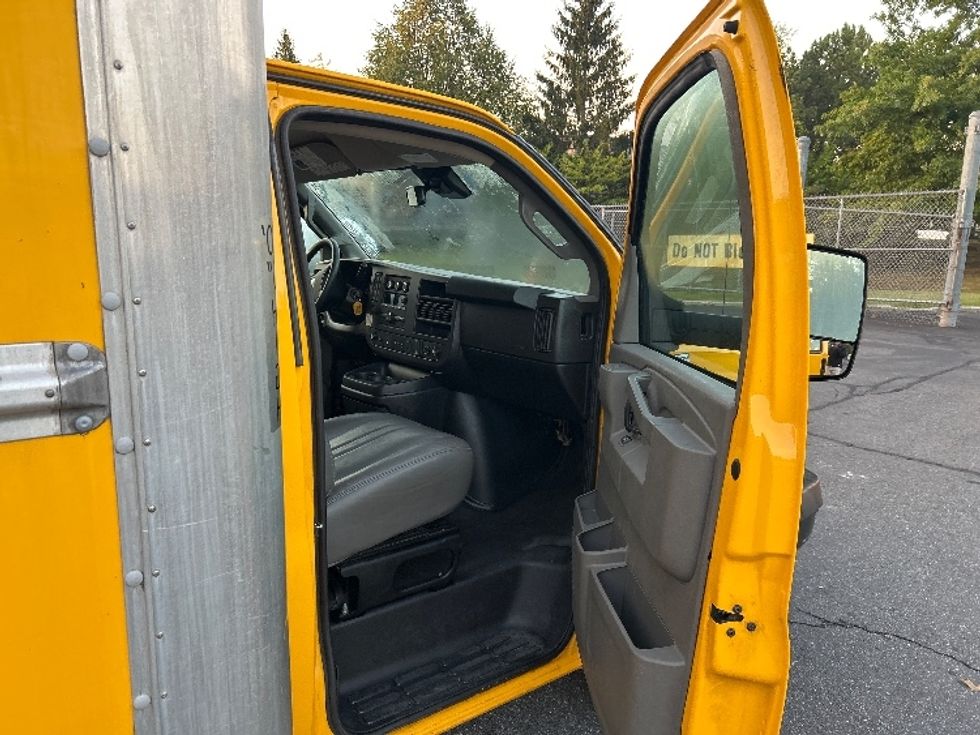 Light Duty Box Truck-Light and Medium Duty Trucks-GMC-2021-Savana G33903-Albany-NY-96,436\n\t\tmiles-$ 25,000 - Image 20