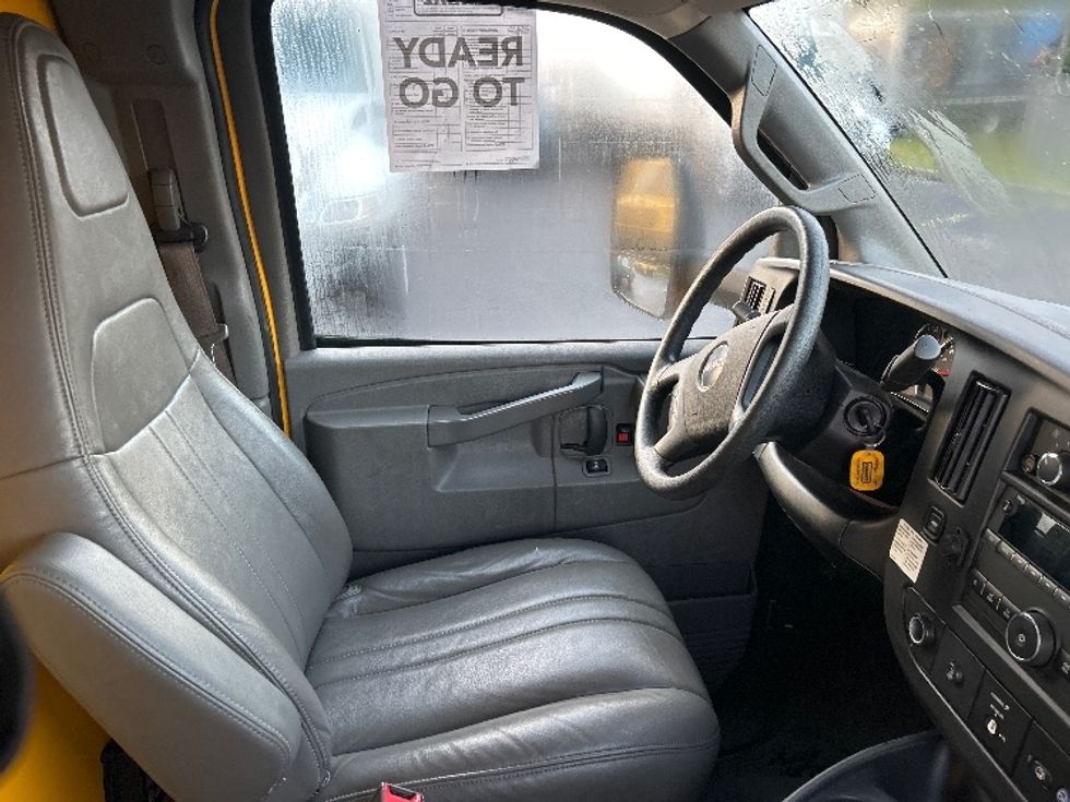 Light Duty Box Truck-Light and Medium Duty Trucks-GMC-2021-Savana G33903-Albany-NY-96,436\n\t\tmiles-$ 25,000 - Image 22