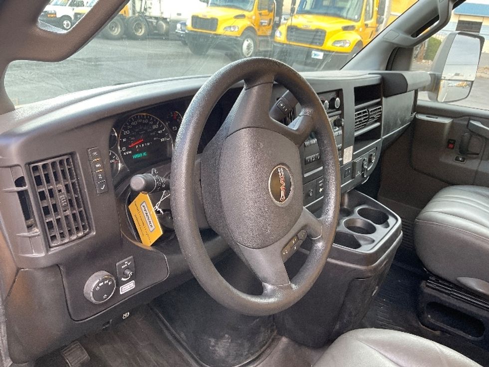 Light Duty Box Truck-Light and Medium Duty Trucks-GMC-2021-Savana G33903-Albuquerque-NM-149,575\n\t\tmiles-$ 20,750 - Image 11