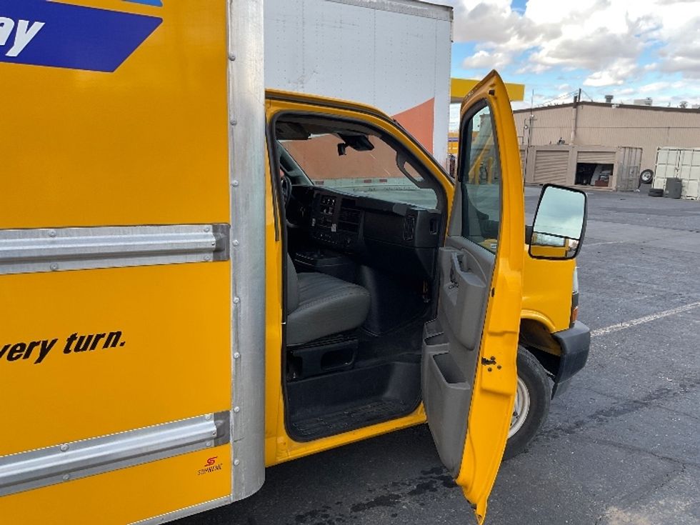 Light Duty Box Truck-Light and Medium Duty Trucks-GMC-2021-Savana G33903-Albuquerque-NM-149,575\n\t\tmiles-$ 20,750 - Image 14