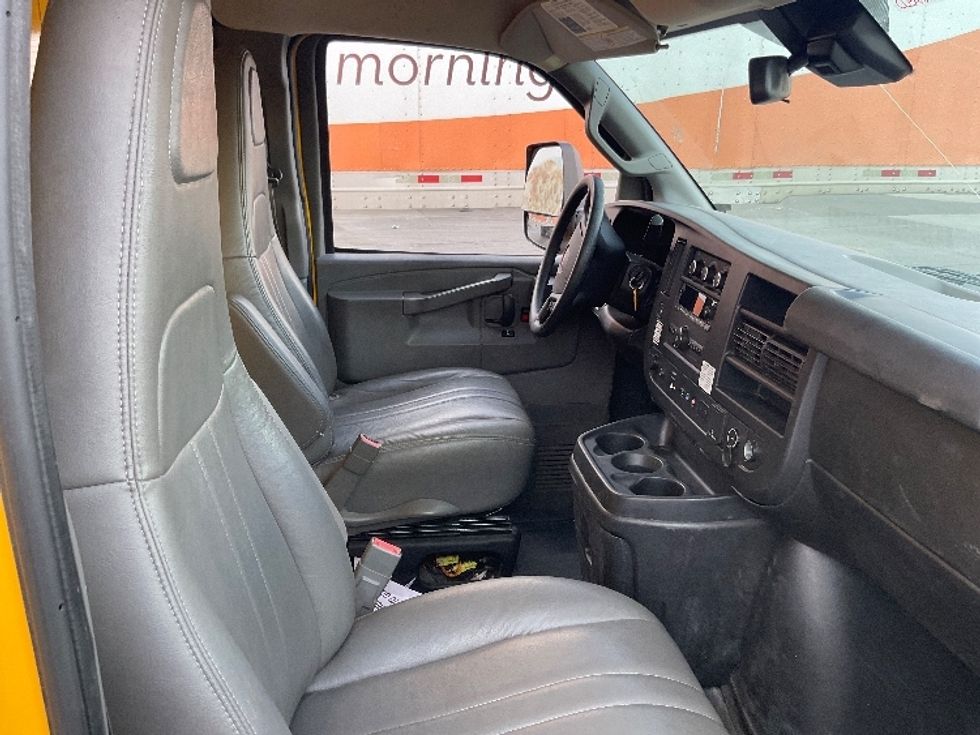 Light Duty Box Truck-Light and Medium Duty Trucks-GMC-2021-Savana G33903-Albuquerque-NM-149,575\n\t\tmiles-$ 20,750 - Image 16