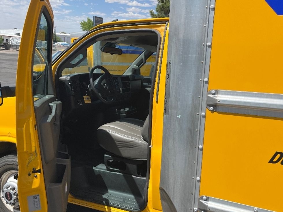 Light Duty Box Truck-Light and Medium Duty Trucks-GMC-2021-Savana G33903-Albuquerque-NM-98,023\n\t\tmiles-$ 27,250 - Image 16