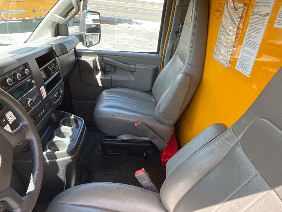 Light Duty Box Truck-Light and Medium Duty Trucks-GMC-2021-Savana G33903-Albuquerque-NM-98,023\n\t\tmiles-$ 27,250 - Image 19
