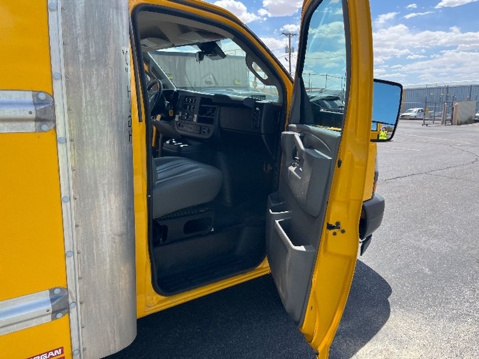 Light Duty Box Truck-Light and Medium Duty Trucks-GMC-2021-Savana G33903-Albuquerque-NM-98,023\n\t\tmiles-$ 27,250 - Image 20