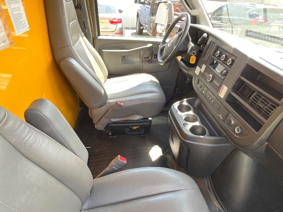 Light Duty Box Truck-Light and Medium Duty Trucks-GMC-2021-Savana G33903-Albuquerque-NM-98,023\n\t\tmiles-$ 27,250 - Image 22