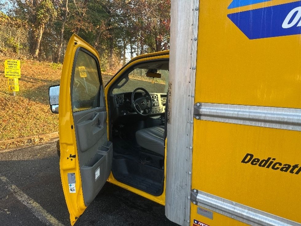 Light Duty Box Truck-Light and Medium Duty Trucks-GMC-2021-Savana G33903-Alexandria-VA-102,880\n\t\tmiles-$ 25,250 - Image 16