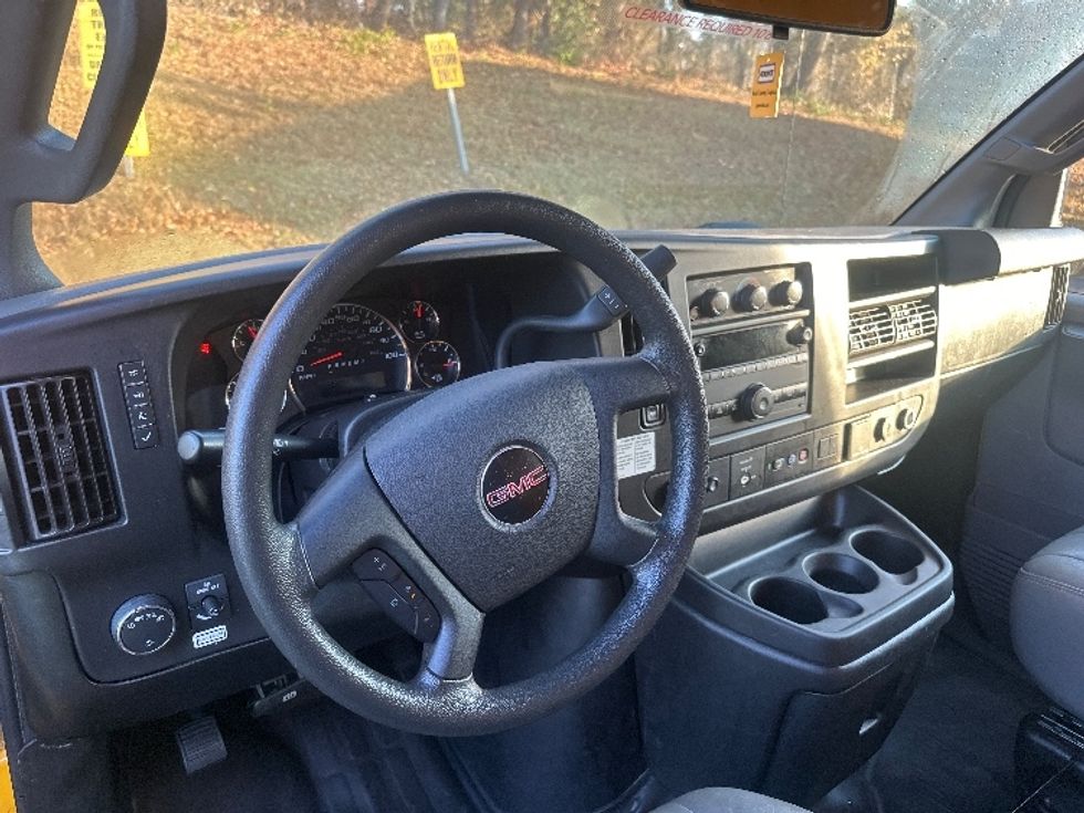 Light Duty Box Truck-Light and Medium Duty Trucks-GMC-2021-Savana G33903-Alexandria-VA-102,880\n\t\tmiles-$ 25,250 - Image 17