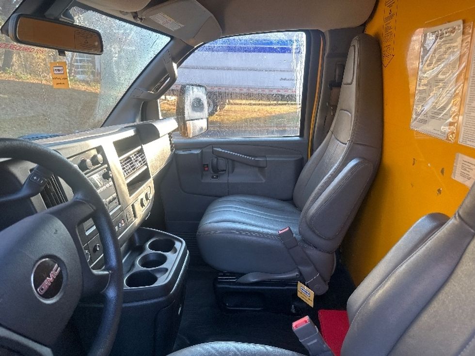 Light Duty Box Truck-Light and Medium Duty Trucks-GMC-2021-Savana G33903-Alexandria-VA-102,880\n\t\tmiles-$ 25,250 - Image 19