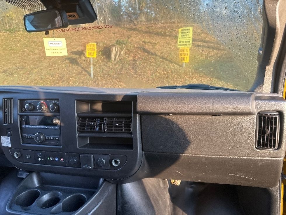 Light Duty Box Truck-Light and Medium Duty Trucks-GMC-2021-Savana G33903-Alexandria-VA-102,880\n\t\tmiles-$ 25,250 - Image 21