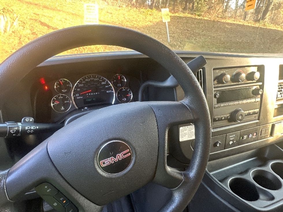 Light Duty Box Truck-Light and Medium Duty Trucks-GMC-2021-Savana G33903-Alexandria-VA-102,916\n\t\tmiles-$ 26,250 - Image 17