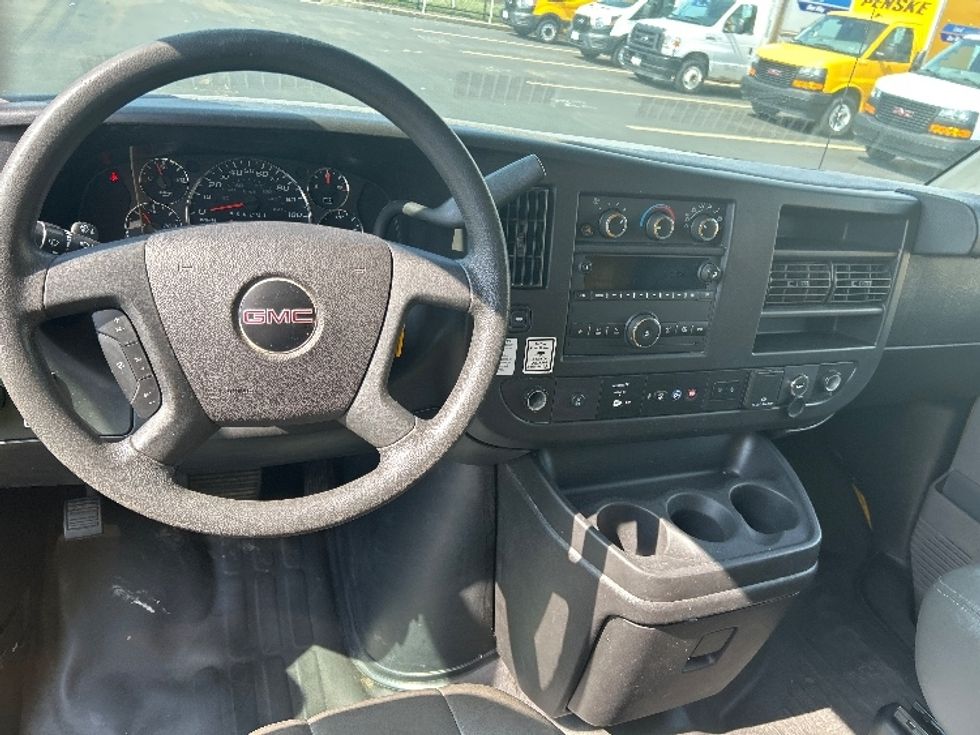 Light Duty Box Truck-Light and Medium Duty Trucks-GMC-2021-Savana G33903-Alexandria-VA-104,841\n\t\tmiles-$ 25,000 - Image 15