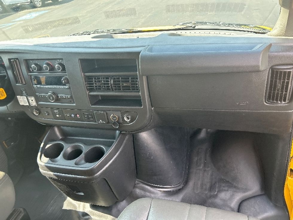 Light Duty Box Truck-Light and Medium Duty Trucks-GMC-2021-Savana G33903-Alexandria-VA-104,841\n\t\tmiles-$ 25,000 - Image 18