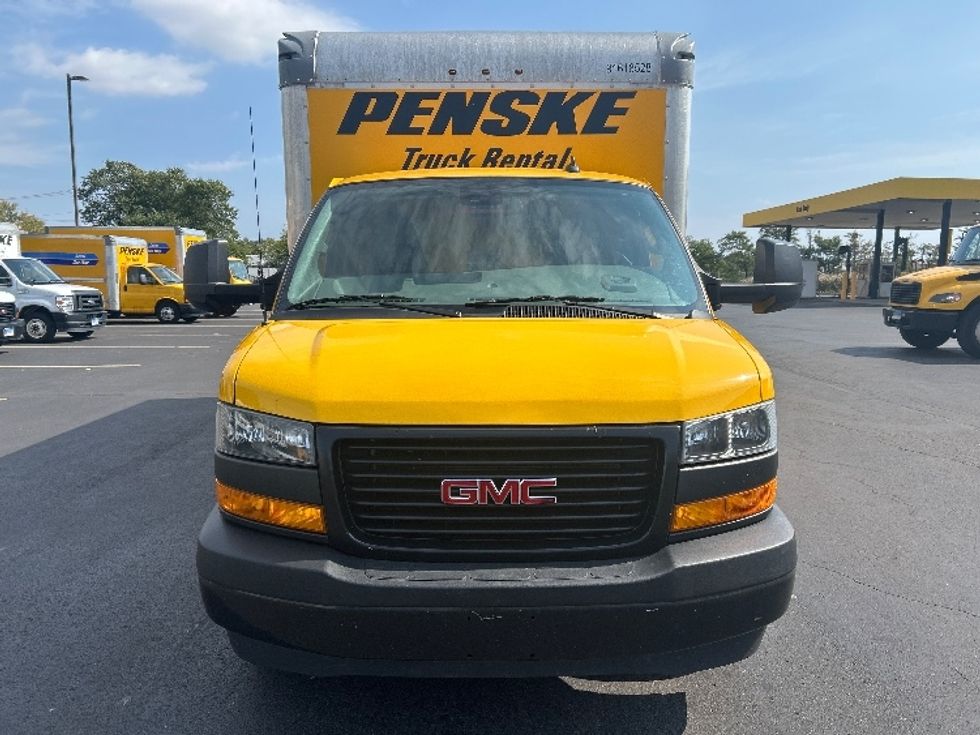 Light Duty Box Truck-Light and Medium Duty Trucks-GMC-2021-Savana G33903-Alexandria-VA-104,841\n\t\tmiles-$ 25,000 - Image 2