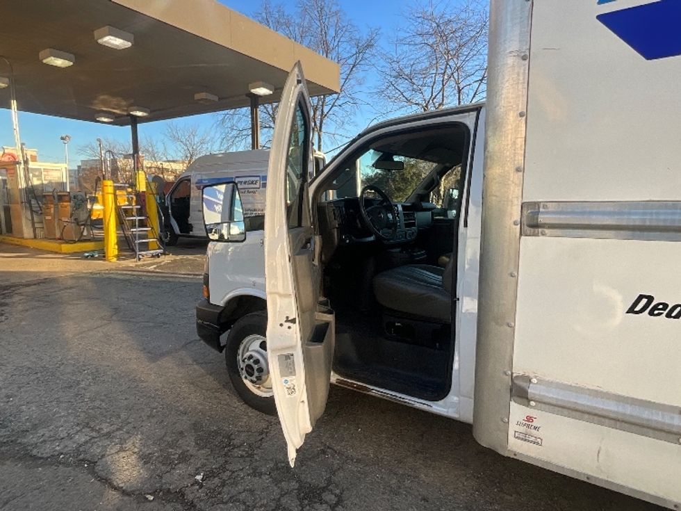 Light Duty Box Truck-Light and Medium Duty Trucks-GMC-2021-Savana G33903-Alexandria-VA-71,489\n\t\tmiles-$ 34,500 - Image 16