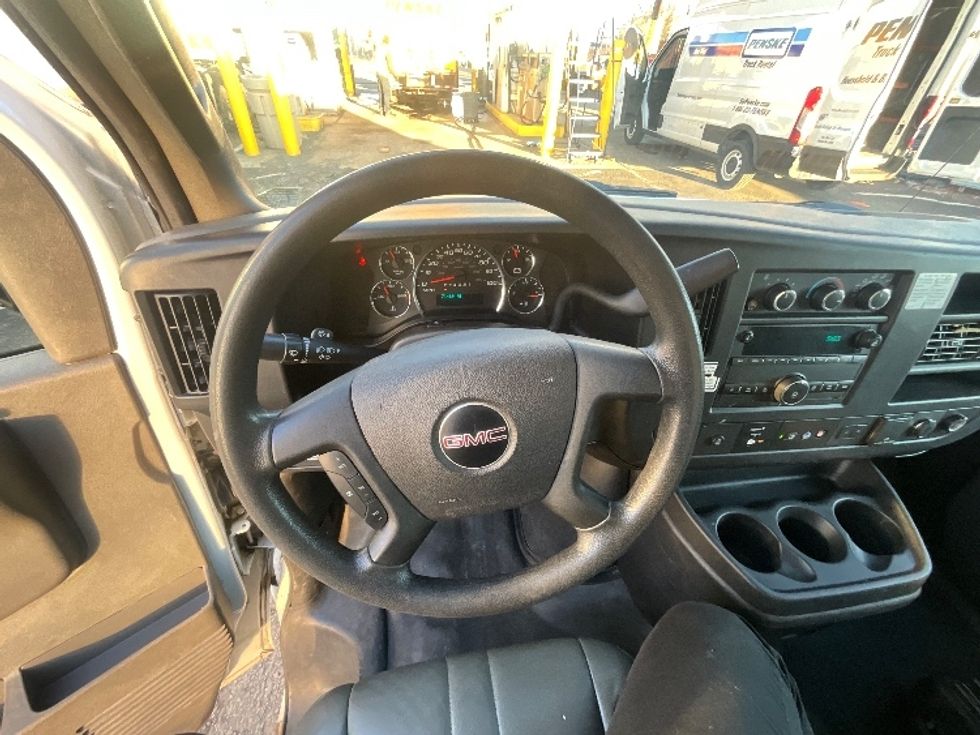 Light Duty Box Truck-Light and Medium Duty Trucks-GMC-2021-Savana G33903-Alexandria-VA-71,489\n\t\tmiles-$ 34,500 - Image 18