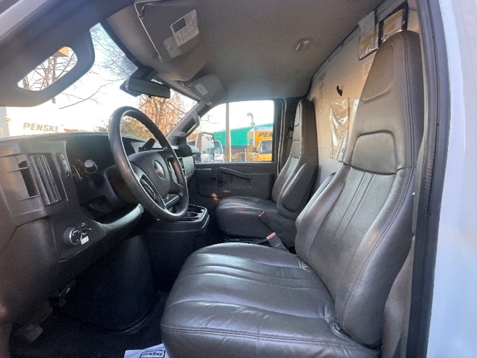 Light Duty Box Truck-Light and Medium Duty Trucks-GMC-2021-Savana G33903-Alexandria-VA-71,489\n\t\tmiles-$ 34,500 - Image 19